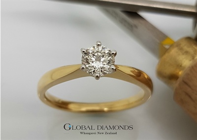 18ct Yellow Gold Six Claw Solitaire Ring