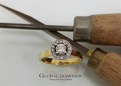 18ct Yellow Gold Diamond Halo ring