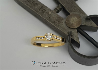 18ct Yellow Gold Claw set Diamond Ring